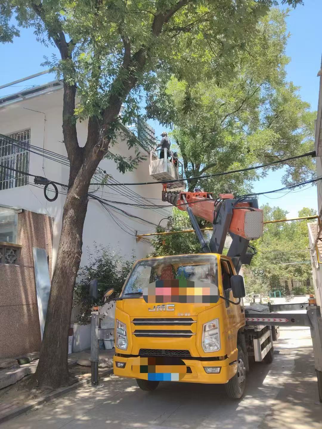 龙口市高空作业车能吊装重物吗？最大承载多少公斤？